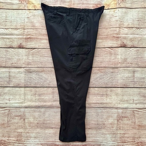 Wrangler • Premium Relaxed Fit Flex Black Cargo Pants, Men's Size 42 x 30 - Picture 14 of 16